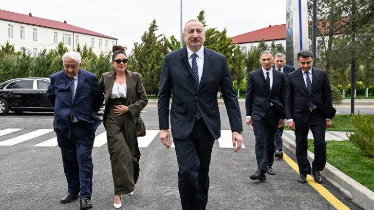 17756547782740540129