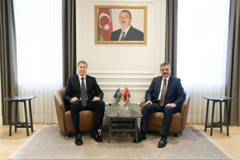 1775734672_69d78cf91a89b69d-b