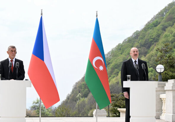 17772809853293913945