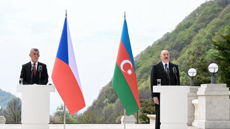 17772809853293913945