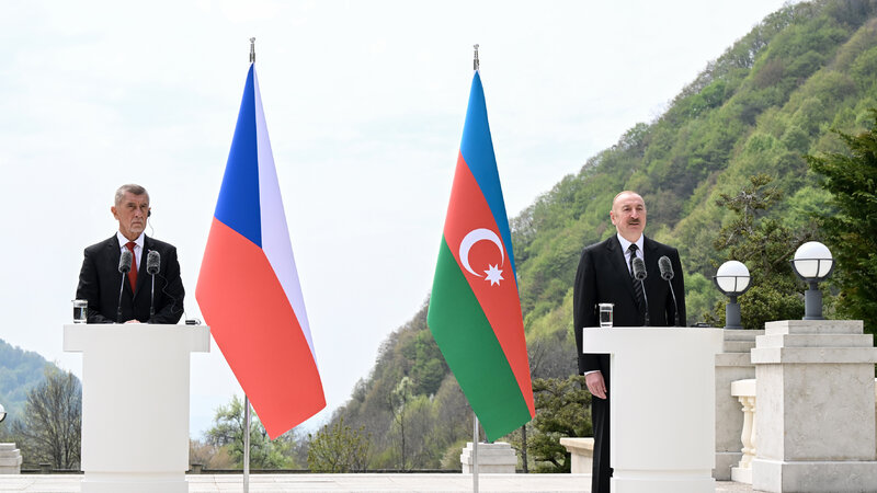 17772809853293913945